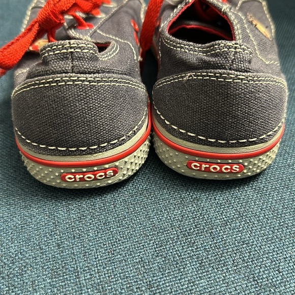 Boys canvas crocs size 13 - Picture 3 of 8